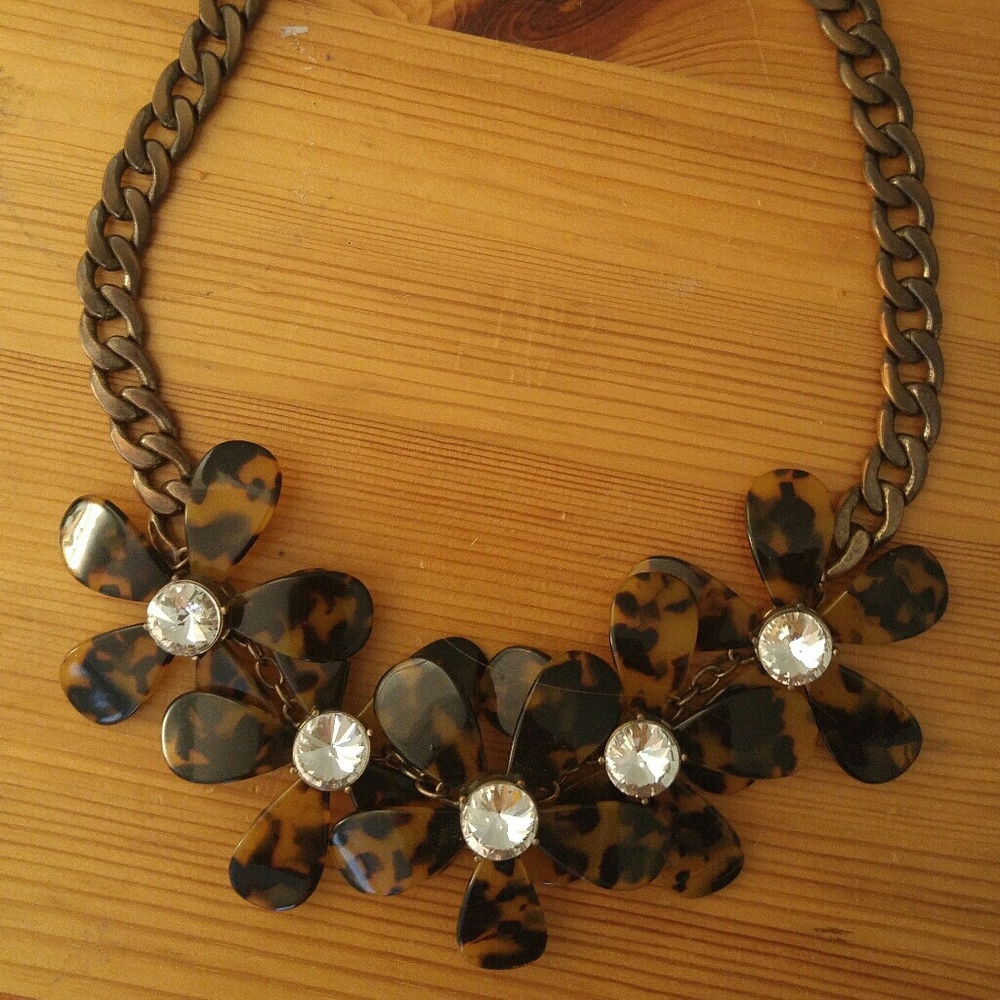 Tortoise and jewel flower necklace